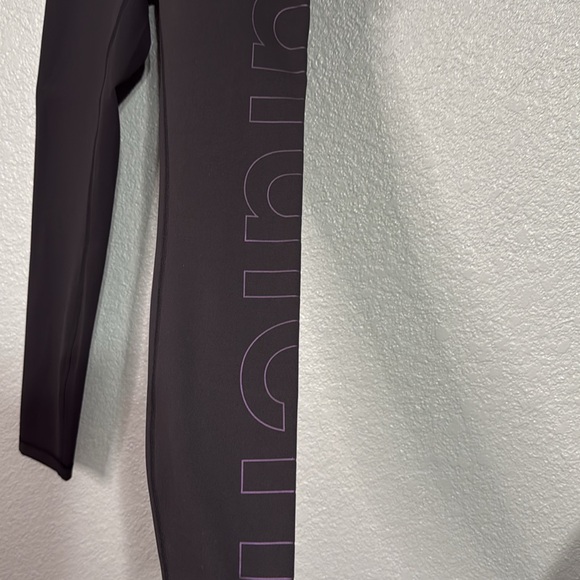 Wunder Train 25” HR tight with lululemon graphic size 4 black - Picture 6 of 8